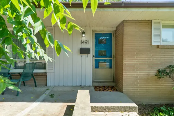 1491 Woodeden DR, Mississauga, ON L5H 2V1