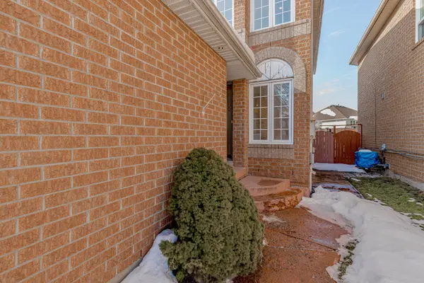 21 Carabram CT, Brampton, ON L6X 4M2