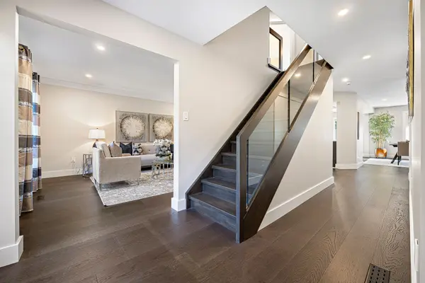 679 Greenravine DR, Hamilton, ON L9G 4C7