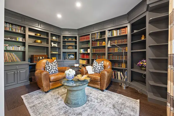 679 Greenravine DR, Hamilton, ON L9G 4C7