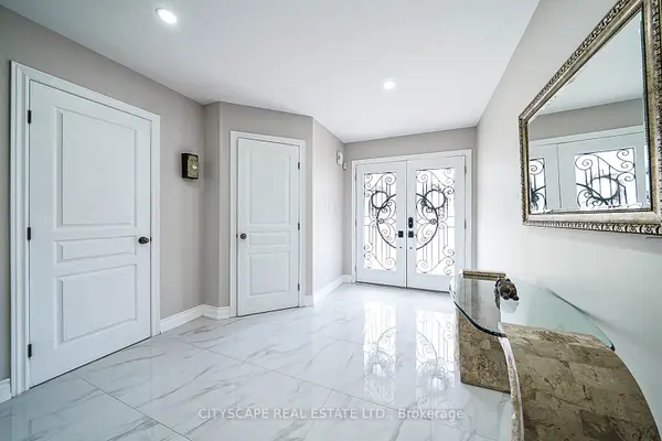 19 Staples LN, Hamilton, ON L0R 1C0