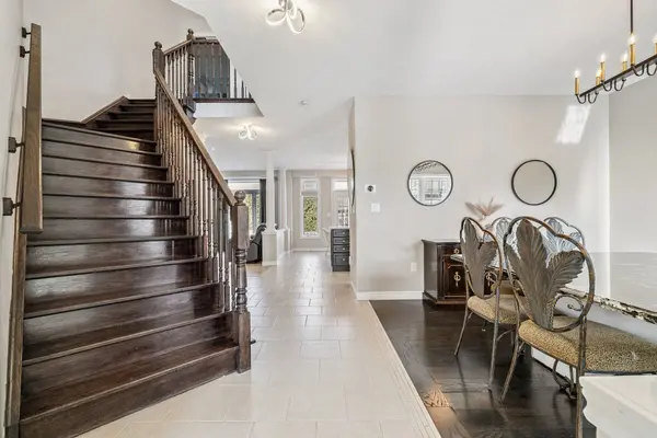 77 Peach Tree LN, Grimsby, ON L3M 0C1