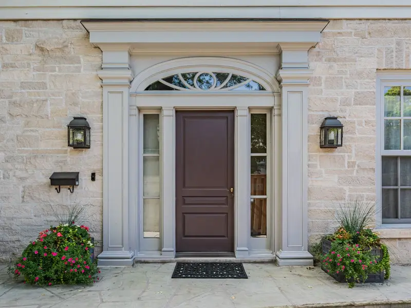 1 Burton RD, Toronto C03, ON M5P 1T6