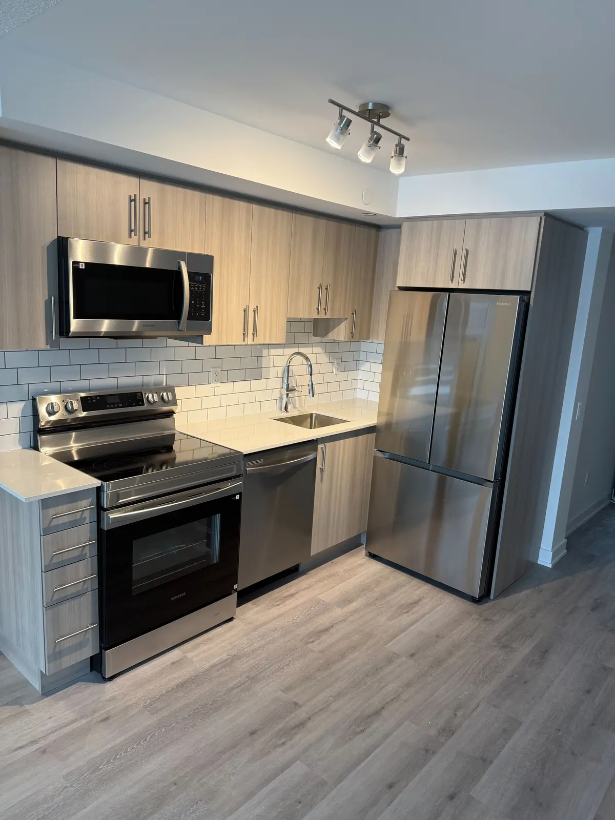 1010 Sandy Beach RD #602, Pickering, ON L1W 3V9