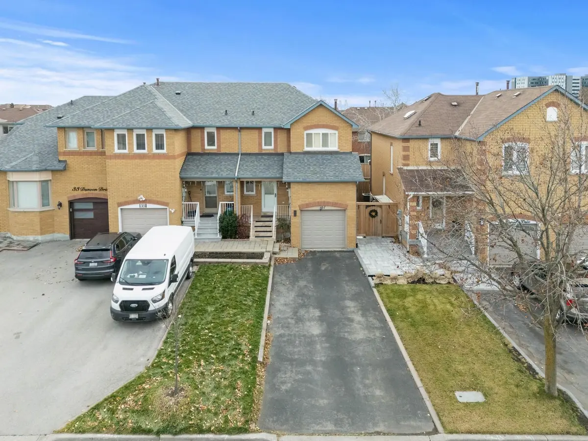 37 Dunoon DR, Vaughan, ON L6A 1Z2