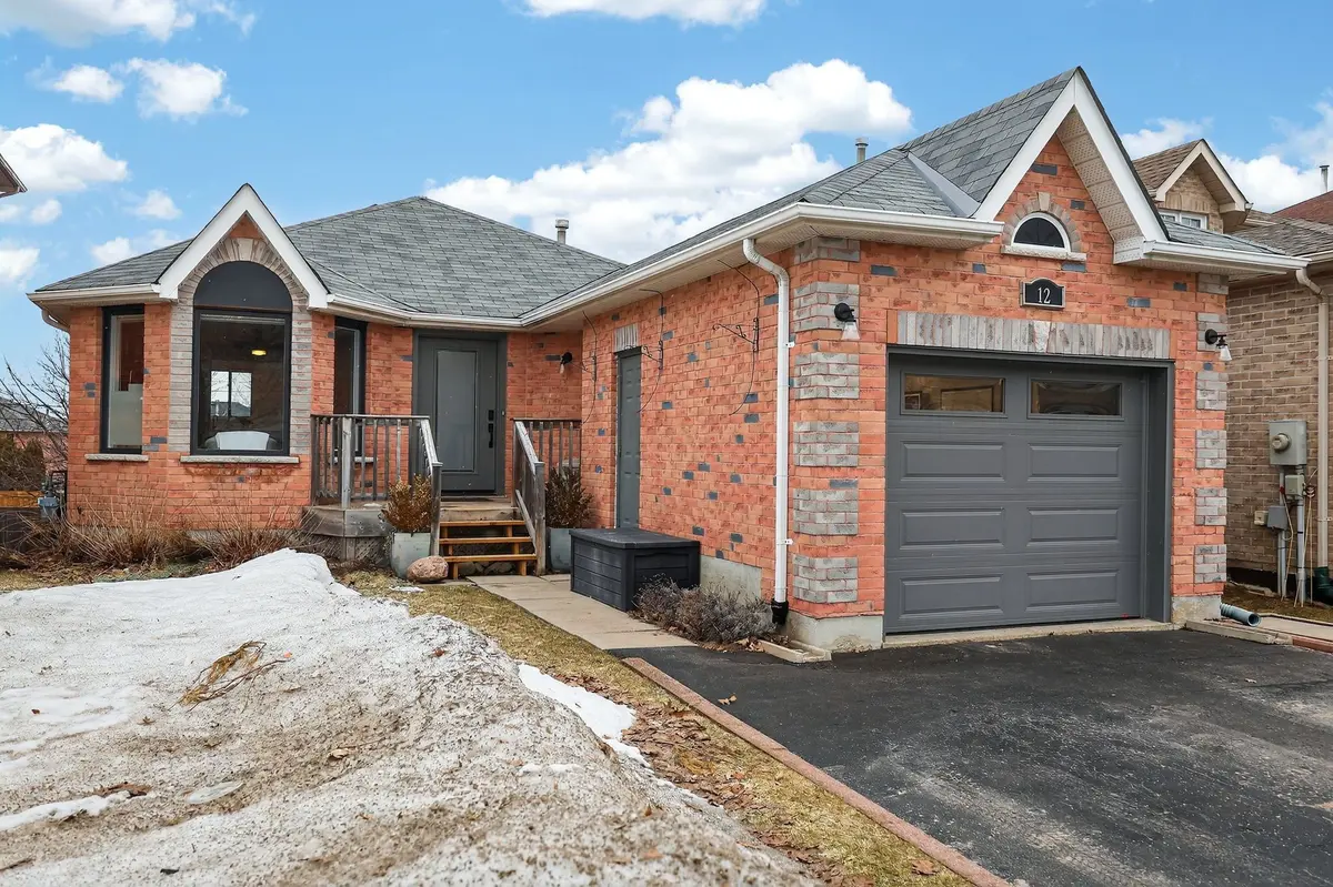 12 Dunnett DR, Barrie, ON L4N 0H9