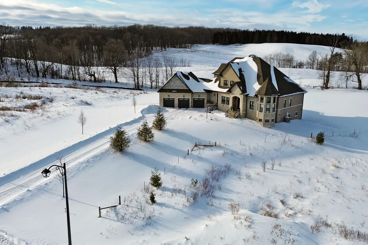 166 Logan RD, Caledon, ON L7E 3P6