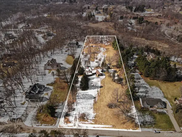 400 Liddy DR, Brighton Township, MI 48114