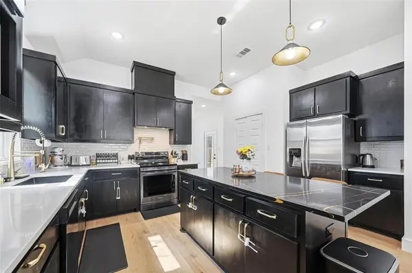 3215 Bill Harrod Street, Dallas, TX 75212