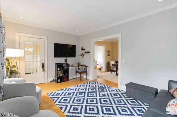 93 Lafayette Ave, Chatham Boro, NJ 07928