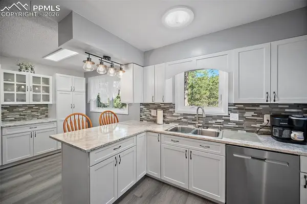 400 Sunnywood LN, Woodland Park, CO 80863