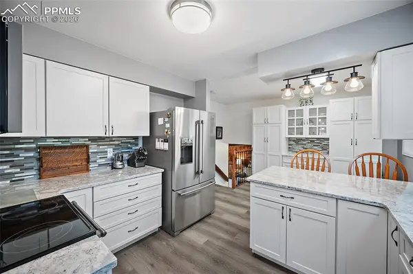 400 Sunnywood LN, Woodland Park, CO 80863