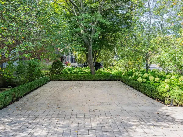 1 Burton RD, Toronto C03, ON M5P 1T6