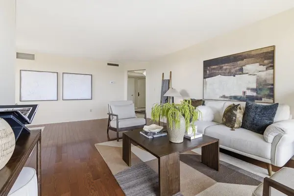 900 Wilson RD N #1304, Oshawa, ON L1G 7T2