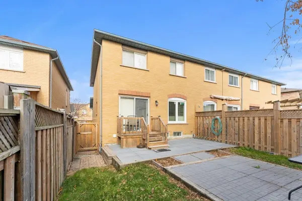 37 Dunoon DR, Vaughan, ON L6A 1Z2