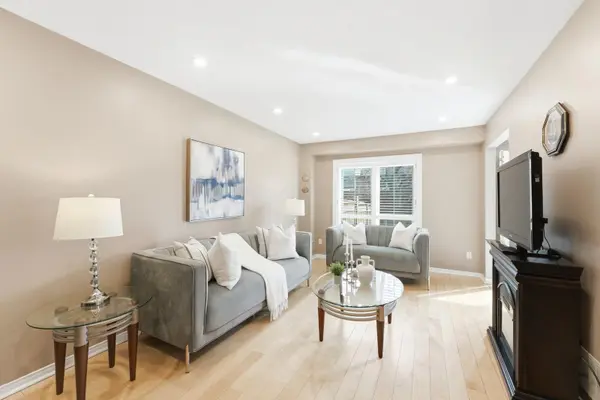 37 Dunoon DR, Vaughan, ON L6A 1Z2