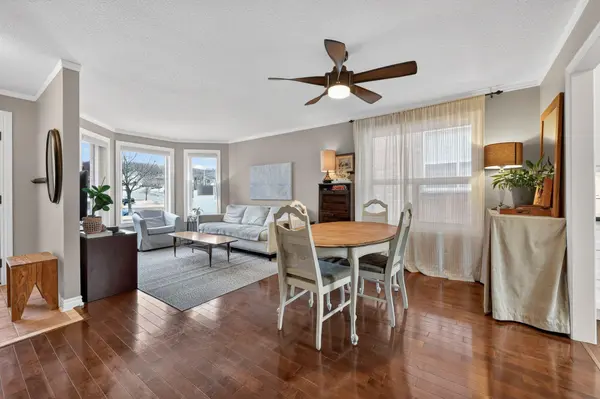 12 Dunnett DR, Barrie, ON L4N 0H9