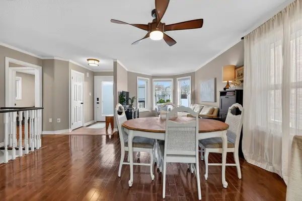 12 Dunnett DR, Barrie, ON L4N 0H9