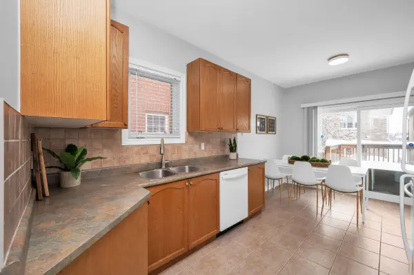 2546 Nichols DR, Oakville, ON L6H 7L3