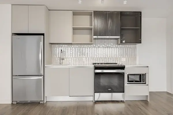 395 Dundas ST W #429, Oakville, ON L6M 4M2