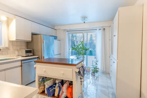 65 Cloverdale DR, Brampton, ON L6T 2T5