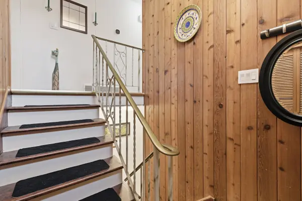 313 Bowen RD, Fort Erie, ON L2A 2Z1