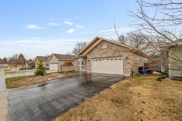 401 Carling TER, North Huron, ON N0G 2W0