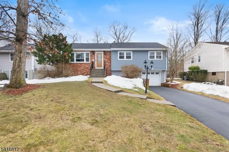 34 Seminole Ave, Oakland Boro, NJ 07436