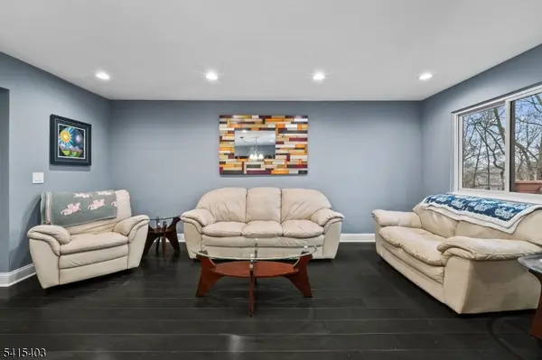 15 Littlewood Ct, Wayne Twp., NJ 07470