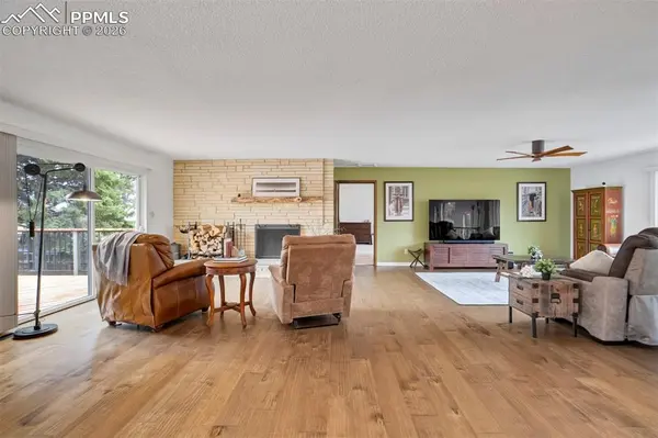 2832 Country Club CIR, Colorado Springs, CO 80909