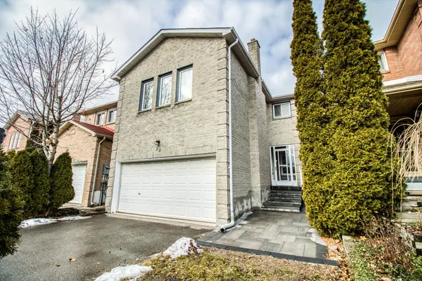 32 Charlton AVE, Vaughan, ON L4J 6W3