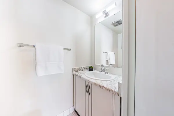 2055 Upper Middle RD #1206, Burlington, ON L7P 3P4