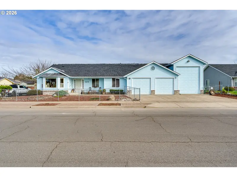 4608 HOLLY ST, Springfield, OR 97478