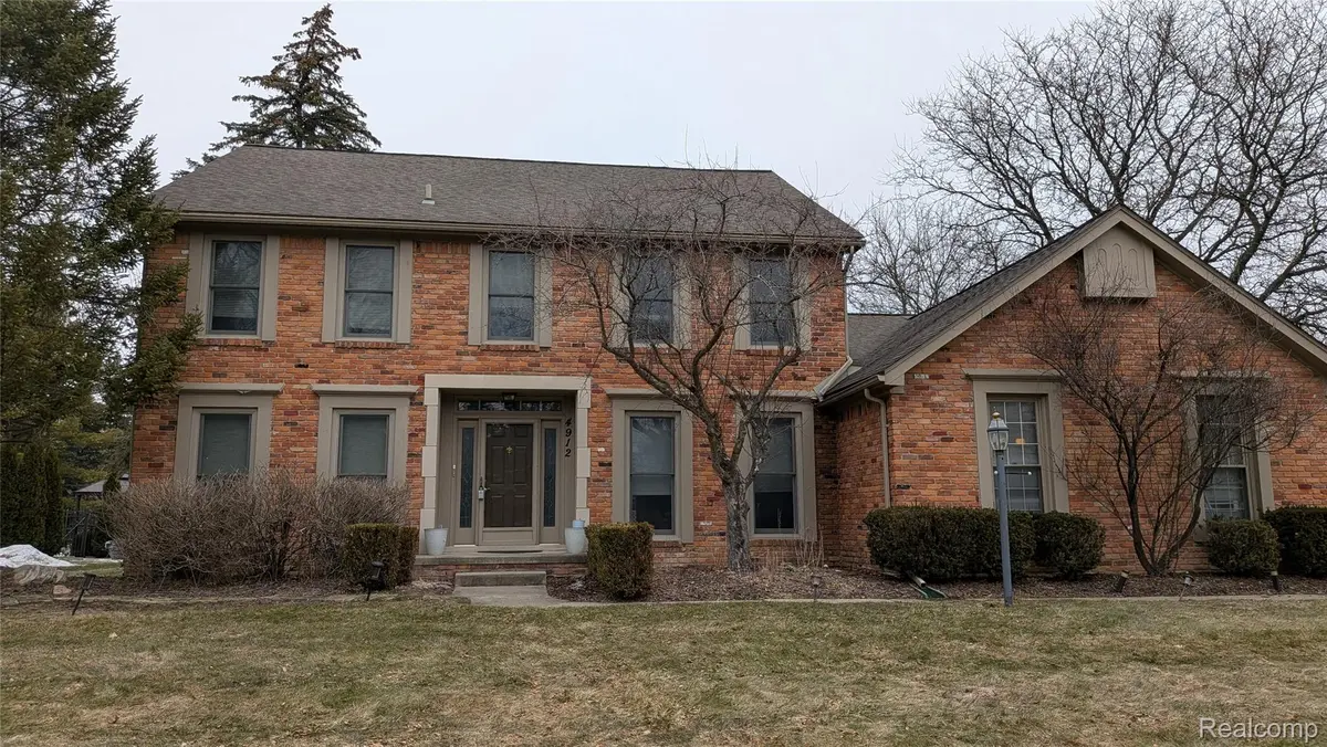 4912 OAK RIVER DR, Troy, MI 48098