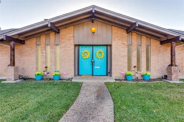 5628 Westcreek Drive, Fort Worth, TX 76133