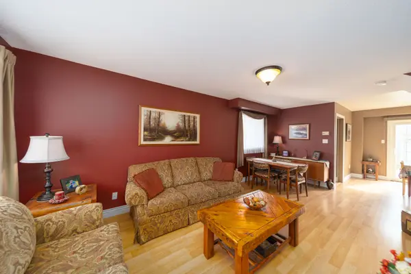 48 Basswood DR, Barrie, ON L4N 9P2