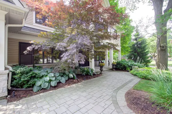 461 Copeland CT, Oakville, ON L6J 4B8