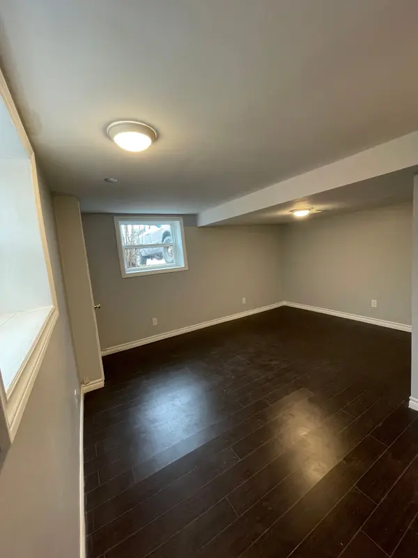 8 Birch Tree CRES, Toronto W04, ON M6M 2K8