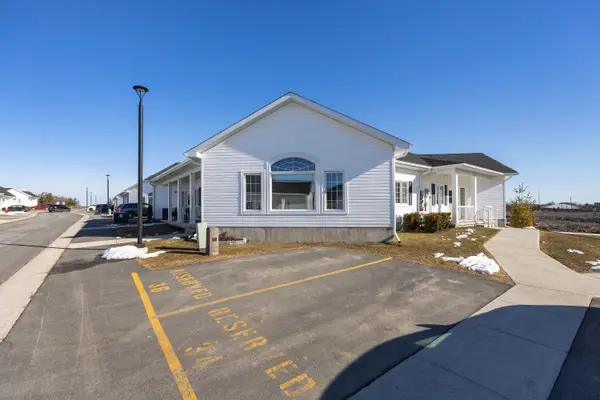 34 Lowry PL, Loyalist, ON K7N 1R5