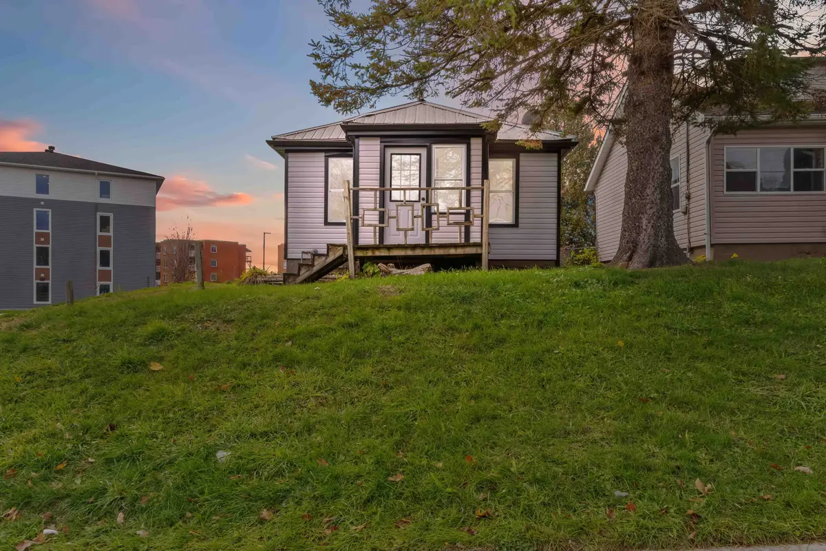 222 Bartholomew ST, Brockville, ON K6V 2S6