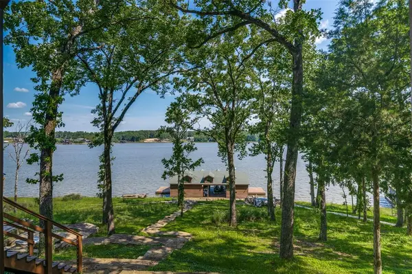 206 Dogwood Point, Winnsboro, TX 75494