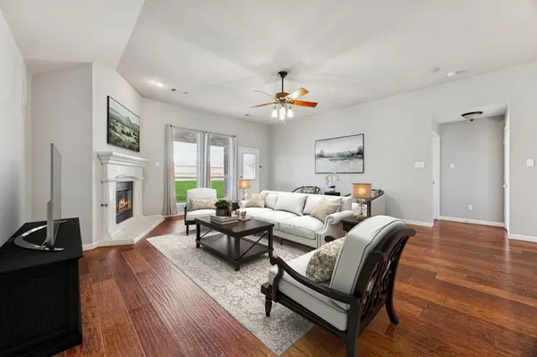 3156 Guadaloupe, Grand Prairie, TX 75054