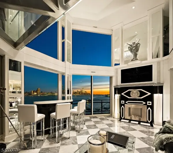 600 Harbor Blvd. #1079, Weehawken Twp., NJ 07086