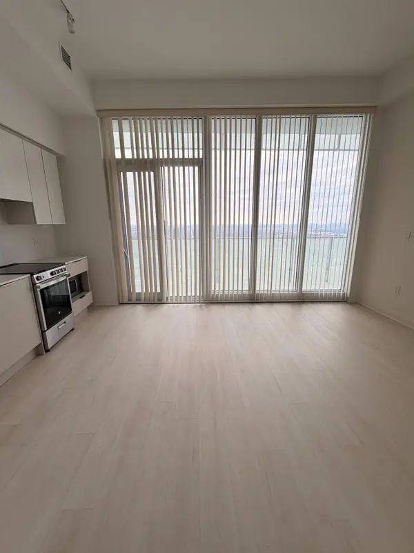 3900 Confederation Pkwy #5901, Mississauga, ON L5B 0M3