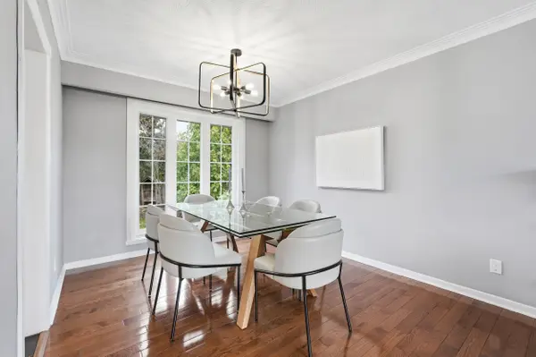 227 Walden DR, Burlington, ON L7N 2A7