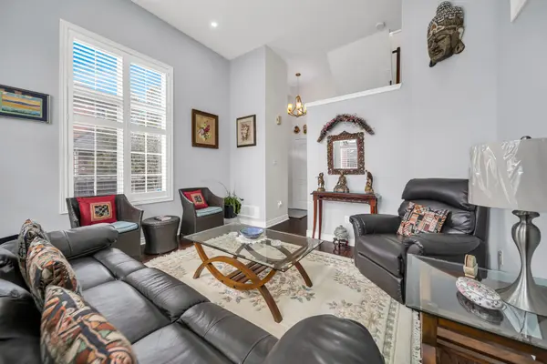 5031 E Mill RD #1, Mississauga, ON L5V 2M5