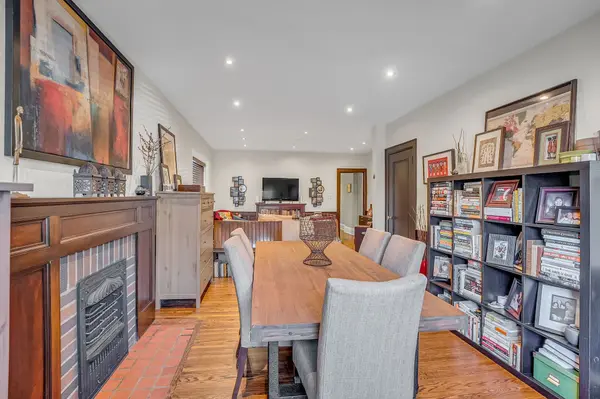 393* Willard AVE, Toronto W02, ON M6S 3R4