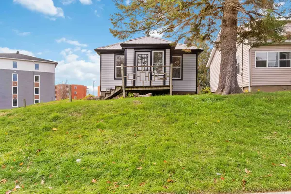 222 Bartholomew ST, Brockville, ON K6V 2S6