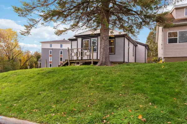 222 Bartholomew ST, Brockville, ON K6V 2S6