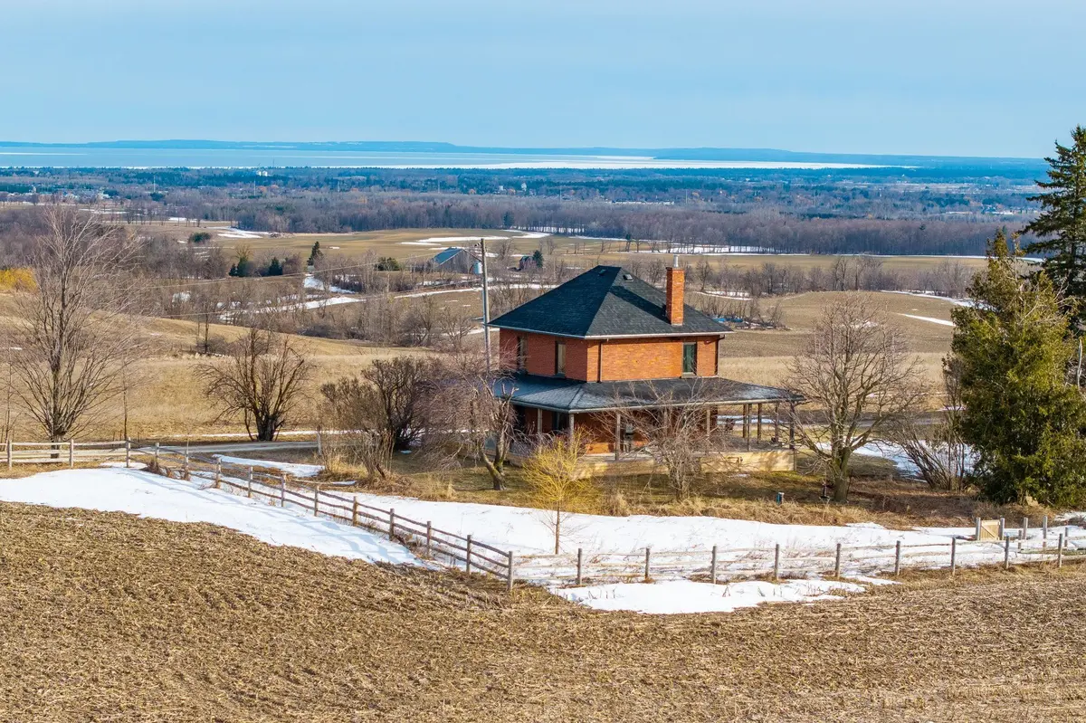 1943 Fairgrounds RD S, Clearview, ON L0M 1G0